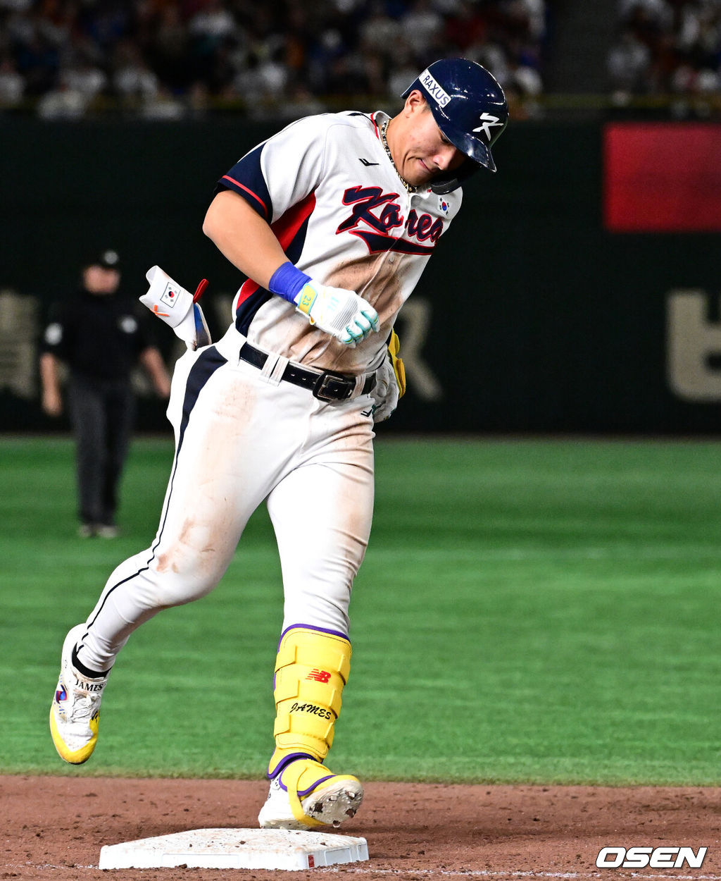 16일 오후 일본 도쿄돔에서  ‘2025 NAVER K-BASEBALL SERIES’ 대한민국과 일본의 2차전 경기가 열렸다.한국은 정우주, 일본은 카네마루 유메토를 선발투수로 내세웠다.8회말 1사에서 대한민국 안현민이 좌중월 솔로 홈런을 치고 그라운드를 돌고 있다. 2025.11.16 /cej@osen.co.kr