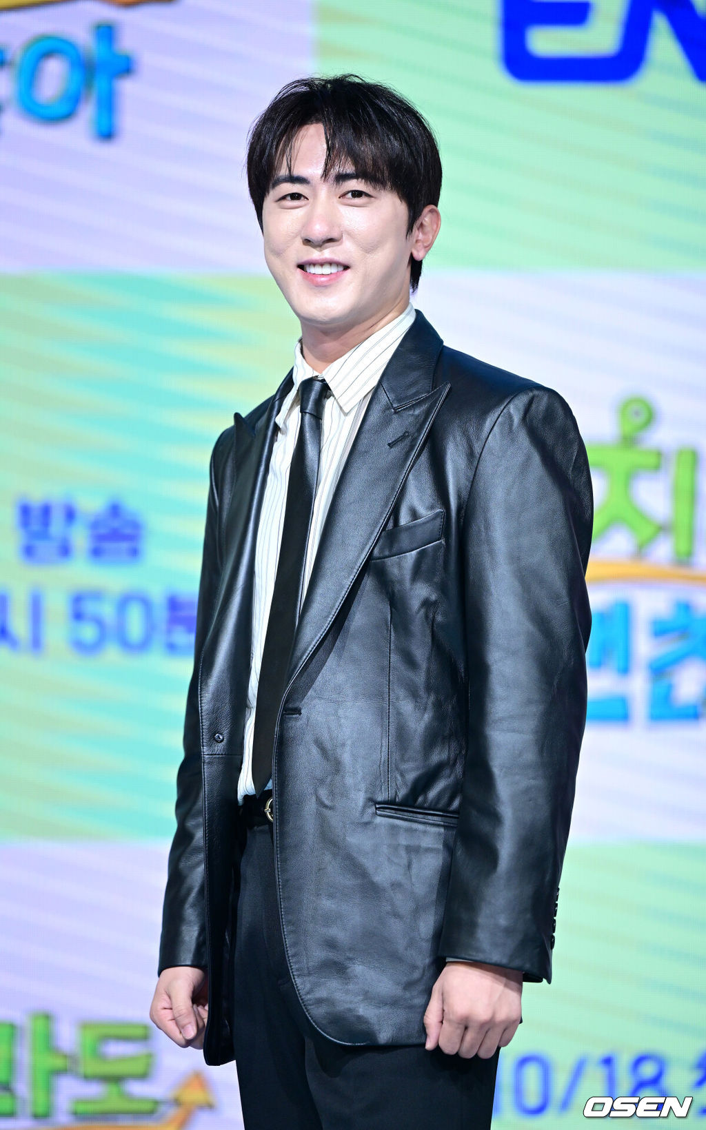 16일 오전 서울 상암동 쇼킹케이팝센터에서 ENA 신규 예능 ‘길치라도 괜찮아’ 제작발표회가 열렸다.예능 ‘길치라도 괜찮아’(연출 공대한)는 갈팡질팡 길치 연예인들이 크리에이터가 맞춤 설계한 여행에 도전하는 예능 프로그램이다. 방송인 김원훈이 포토타임을 하고 있다. 2025.10.16 / dreamer@osen.co.kr