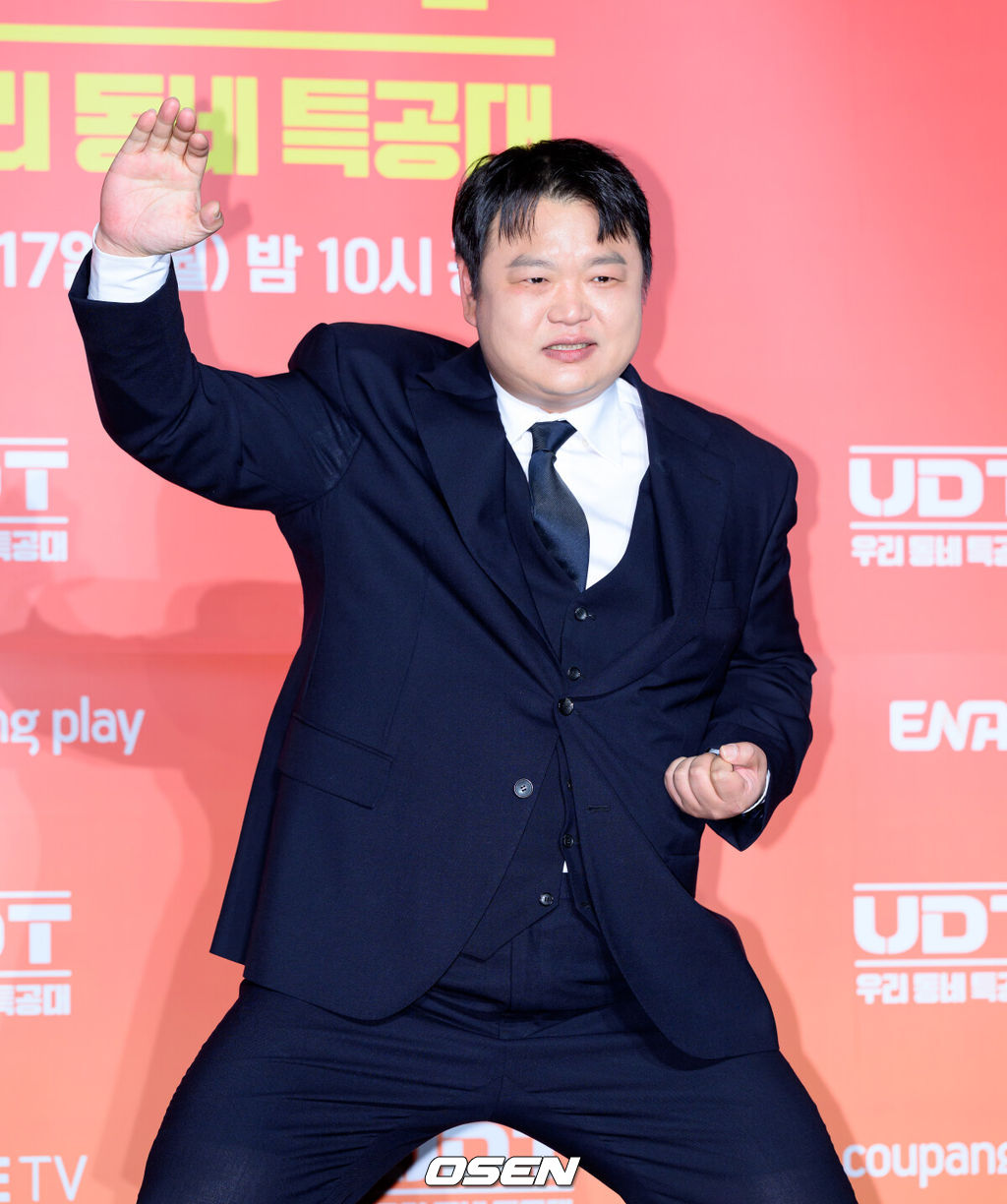 17일 오후 서울 광진구 풀만 앰버서더 서울 이스트폴에서 쿠팡플레이 X 지니 TV 오리지널 시리즈 'UDT: 우리 동네 특공대' 제작발표회가 열렸다.‘UDT: 우리 동네 특공대’는 나라를 지키기 위해서도 아니요, 지구평화엔 더더욱 관심 없는 오직 내 가족과 우리 동네를 위해 뭉친 예비역 특공대의 유쾌하고 짜릿한 이야기다.배우 고규필이 포토타임을 가지고 있다. 2025.11.17 /sunday@osen.co.kr