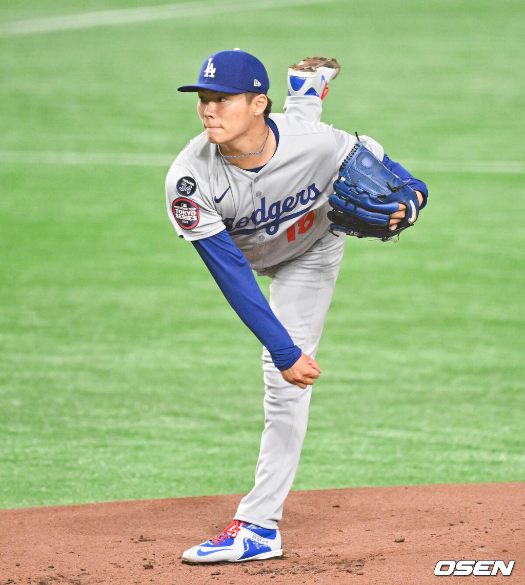 18일 오후 일본 도쿄돔에서 메이저리그 공식 개막전 2025 도쿄시리즈 LA 다저스와 시카고 컵스의 경기가 진행됐다이번 도쿄시리즈가 기존 해외시리즈에 비해 더 큰 관심을 모으고 있는 것은 역시 LA 다저스와 시카고 컵스에 있는 일본 선수들 때문. LA 다저스에는 메이저리그 최고 슈퍼스타 오타니 쇼헤이를 비롯해 야마모토 요시노부와 사사키 로키가 있다. 또 시카고 컵스에는 이마나가 쇼타, 스즈키 세이야가 있다.   1회말 LA다저스 선발투수 야마모토가 역투하고 있다.   2025.03.18 / soul1014@osen.co.kr
