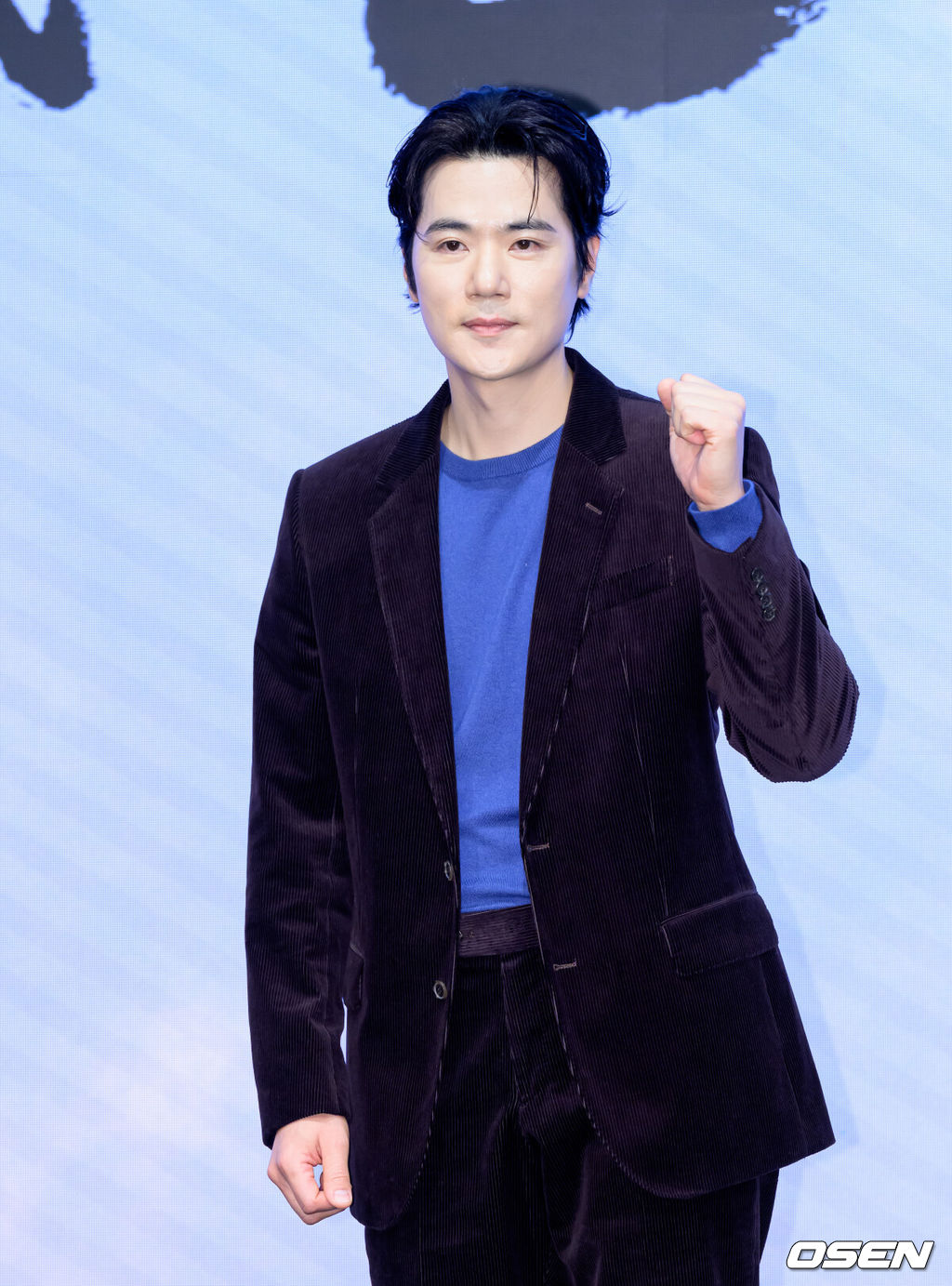 18일 오후 서울 구로구 디큐브시티 더 세인트에서 진행된 KBS 2TV 대하드라마 '문무' 제작보고회가 열렸다.'문무'는 약소국 신라가 강대국 고구려와 백제, 그리고 당나라까지 넘어선 끝에 마침내 삼한을 하나로 묶은 위대한 통합의 서사를 그린다.배우 김강우가 포토타임을 가지고 있다. 2025.11.18 /sunday@osen.co.kr