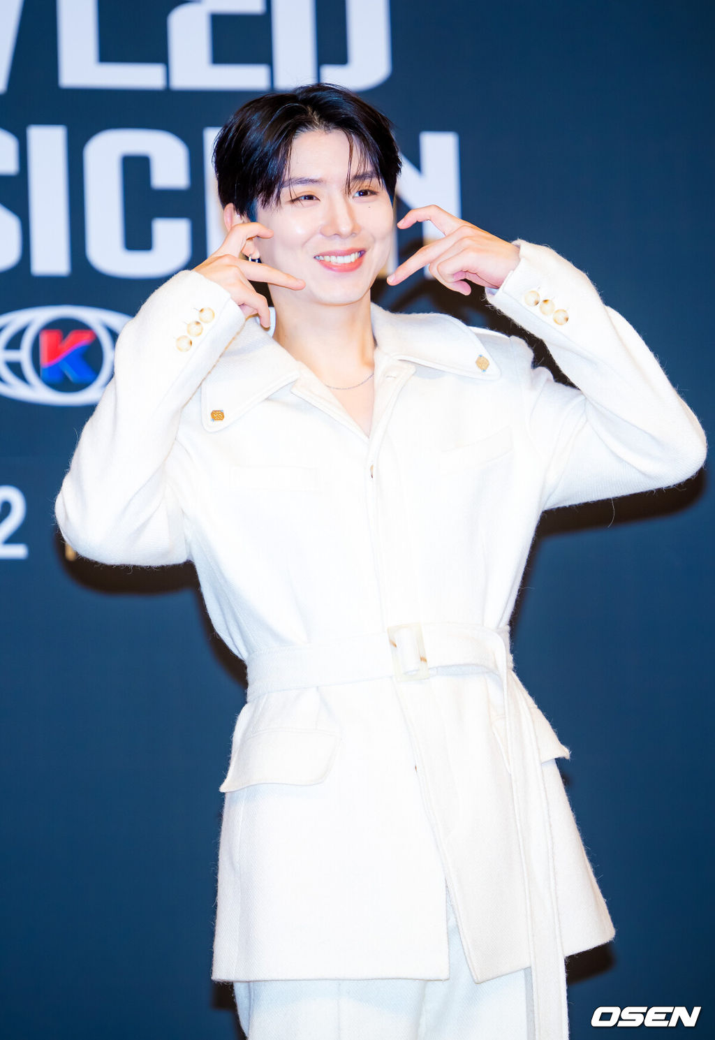 12일 오후 서울 양천구 목동 SBS 방송센터 SBS홀에서 새 예능 '베일드 뮤지션' 제작발표회가 열렸다.이 자리에는 이홍희 PD와 배우 최다니엘, 가수 에일리, 폴킴, 신용재, 몬스타엑스 기현, 볼빨간사춘기(안지영), 키스오브라이프 벨이 참석했다.글로벌 보컬 프로젝트 ‘베일드 뮤지션’은 아시아 9개국에서 동시에 펼쳐지는 초대형 스케일의 오디션이다.몬스타엑스 기현이 포토타임을 가지고 있다. 2025.11.12 / rumi@osen.co.kr