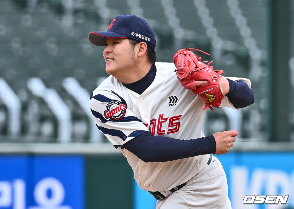 롯데 자이언츠 한현희 100 2025.03.10 / foto0307@osen.co.kr