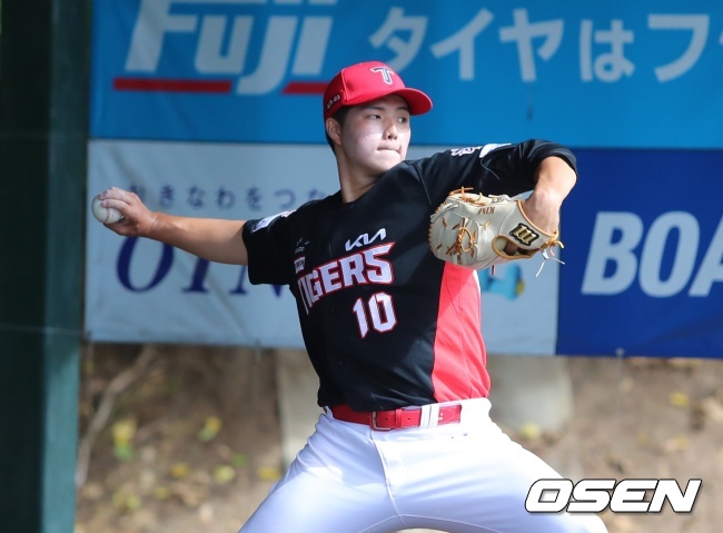 김태형이 오키나와 마무리캠프에서 불펜피칭을 하고 있다. /KIA 타이거즈 제공