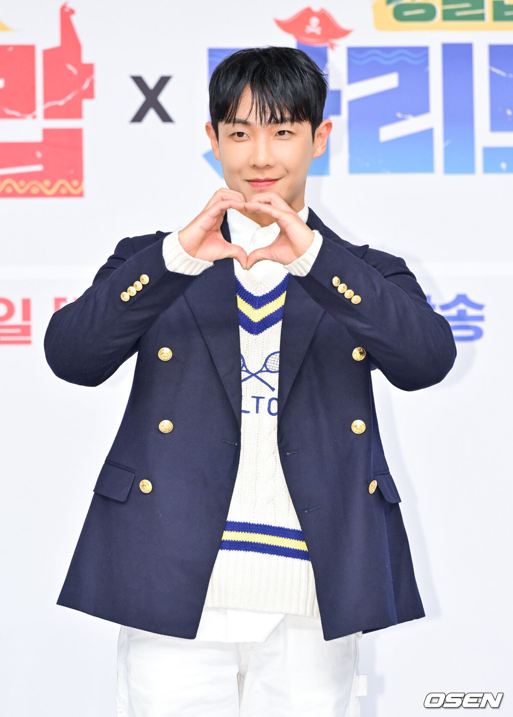 27일 목동 SBS 사옥에서 SBS ‘정글밥2 - 페루밥, 카리브밥(이하 '정글밥2')’ 제작발표회가 진행됐다. 오는 27일 첫 방송되는 SBS 새 예능프로그램 '정글밥2 - 페루밥, 카리브밥'은 미지의 정글에서 직접 캐고 잡고 요리하며 펼쳐지는 노동과 미식의 경계를 넘나드는 여행 이야기로 이날 행사에는 류수영, 최현석, 김옥빈, 최다니엘, 윤남노, 이준, 한비인 PD, 류지환 PD가 참석했다. 가수 이준이 포즈를 취하고 있다.   2025.02.27 / soul1014@osen.co.kr