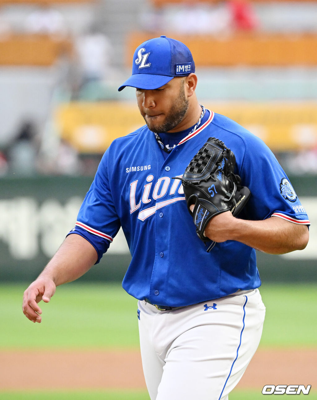 30일 오후 인천 SSG 랜더스 필드에서 2023 신한은행 SOL KBO리그 SSG 랜더스와 삼성 라이온즈의 경기가 진행됐다.1회말을 마친 삼성 선발 수아레즈가 아쉬워하며 덕아웃으로 향하고 있다. 2023.05.30 /rumi@osen.co.kr