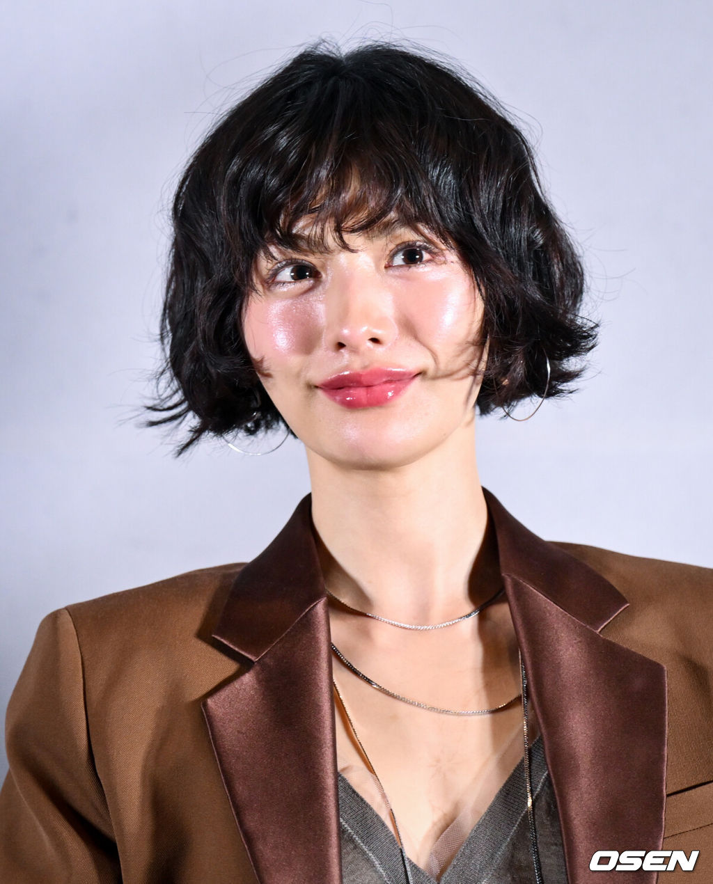 영화 ‘전지적 독자 시점(이하 전독시)’(감독 김병우, 전독시) 언론시사 및 기자간담회가 15일 서울 강남구 메가박스 코엑스에서 열렸다.동명의 인기 웹툰을 원작으로 한 영화 ‘전독시’는 10년 이상 연재된 소설이 완결된 날 소설 속 세계가 현실이 되어 버리고, 유일한 독자였던 김독자(안효섭 분)가 소설의 주인공 유중혁(이민호 분) 그리고 동료들과 함께 멸망한 세계에서 살아남기 위한 판타지 액션물. 7월 23일 개봉.배우 나나가 작품 칭찬에 기뻐하고 있다. 2025.07.15 /cej@osen.co.kr