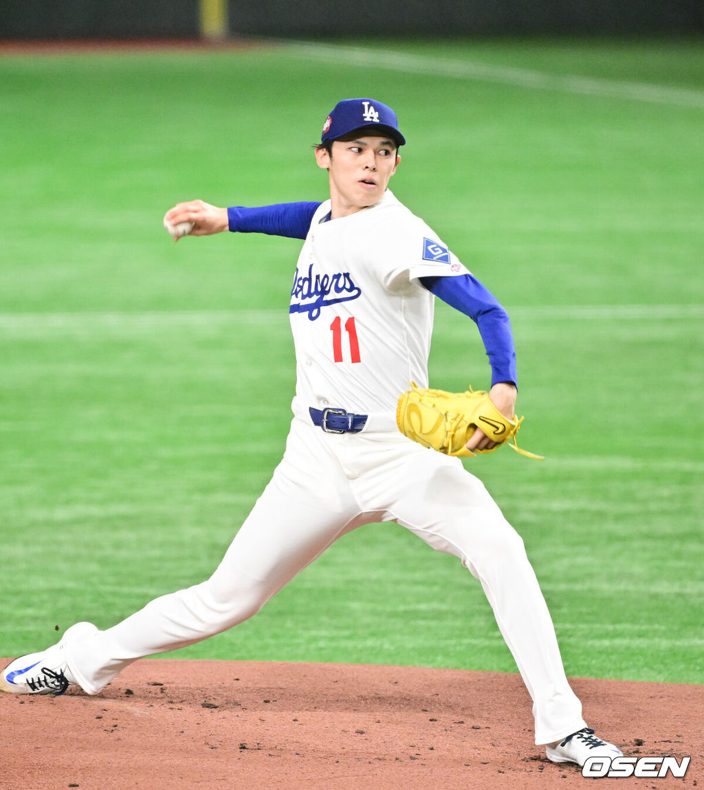 19일 오후 일본 도쿄돔에서 MLB 월드투어 도쿄 개막시리즈 2차전 시카고 컵스와 LA 다저스의 경기가 진행됐다이날 선발투수로 시카고컵스는 저스틴 스틸을, LA다저스는 사사키를 내세웠다. 1회말 LA 다저스 선발 사사키 로키가 역투하고 있다.   2025.03.19 / soul1014@osen.co.kr