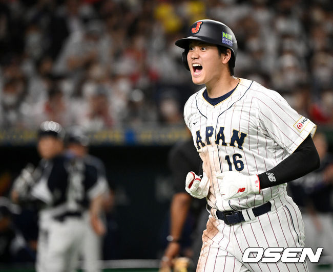 [OSEN=도쿄(일본), 손용호 기자] 이강철 감독이 이끄는 대한민국 월드베이스볼클래식(WBC) 대표팀이 10일 일본 도쿄돔에서 일본과 1라운드 B조 경기를 가졌다.3회말 역전에 성공한 일본 오타니가 더그아웃으로 향하며 기뻐하고 있다. 2023.03.10 /spjj@osen.co.kr