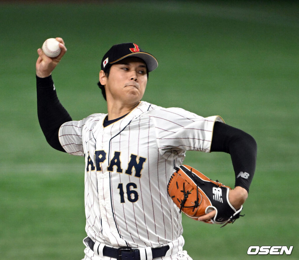 16일 도쿄 도쿄돔에서 2023 WBC(월드베이스볼클래식) 8강전 일본과 이탈리아의 경기가 벌어졌다.1회초 일본 오타니가 힘차게 공을 뿌리고 있다.2023.03.16/spjj@osen.co.kr