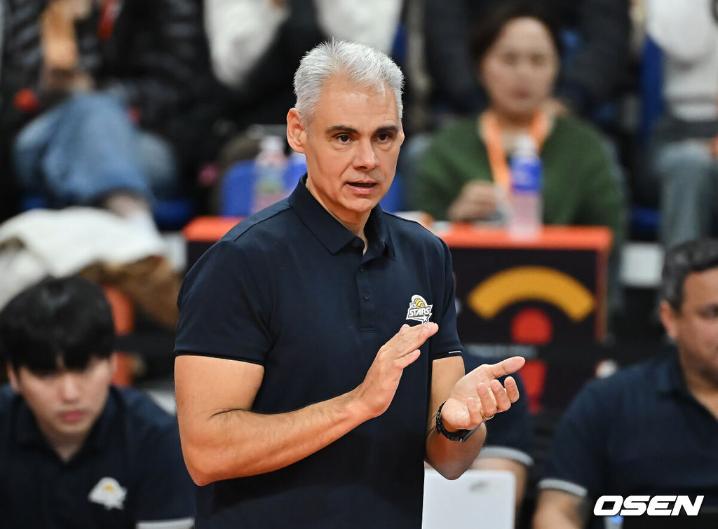 KB손해보험 스타즈 레오나르도 카르발류 감독. /OSEN DB