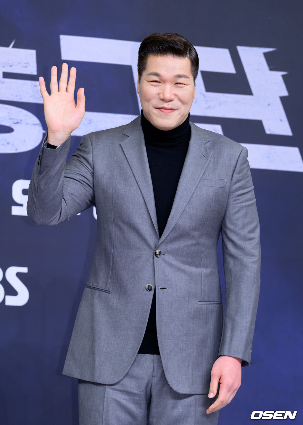 26일 오전 서울 목동 SBS에서 SBS ‘열혈농구단’ 제작발표회가 열렸다.열혈농구단은 선수 시절 '국보급 센터'라 불리던 서장훈이 꾸린 농구단 라이징이글스의 아시아 재패기를 담은 SBS 새 예능으로 오는 29일 오후 5시 처음 방송된다.서장훈이 포토타임을 가지고 있다. 2025.11.26 /sunday@osen.co.kr