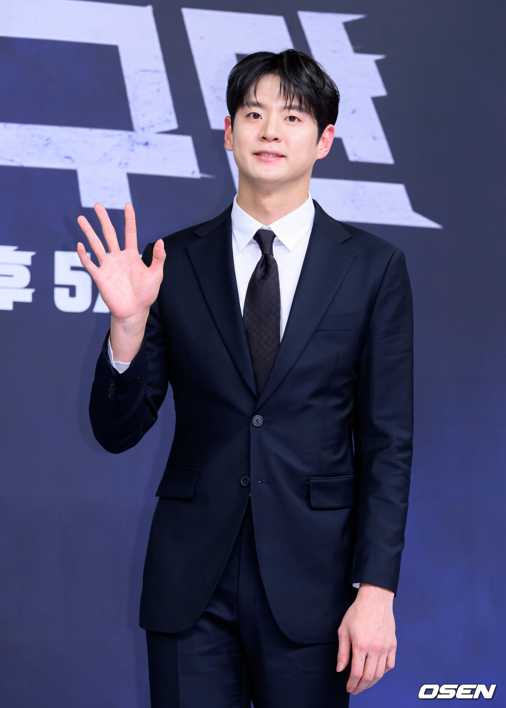 26일 오전 서울 목동 SBS에서 SBS ‘열혈농구단’ 제작발표회가 열렸다.열혈농구단은 선수 시절 '국보급 센터'라 불리던 서장훈이 꾸린 농구단 라이징이글스의 아시아 재패기를 담은 SBS 새 예능으로 오는 29일 오후 5시 처음 방송된다.배우 문수인이 포토타임을 가지고 있다. 2025.11.26 /sunday@osen.co.kr