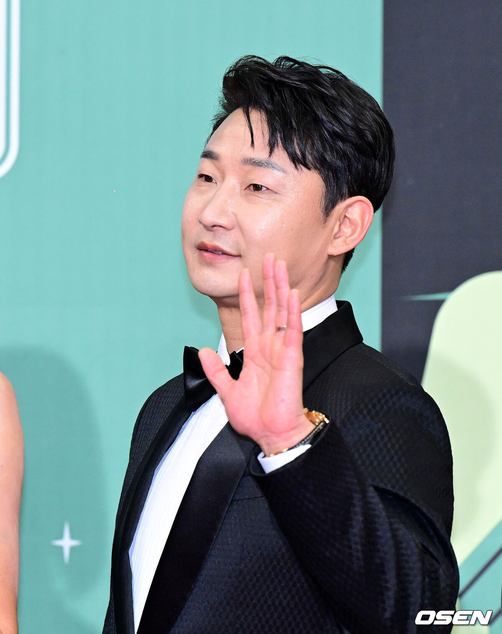 23일 오후 서울 여의도 KBS 신관 웨딩홀에서 2023 KBS 연예대상 레드카펫 포토월 행사가 열렸다.'살림남' 이천수가 포토타임을 하고 있다. 2023.12.23 / jpnews.osen.co.kr