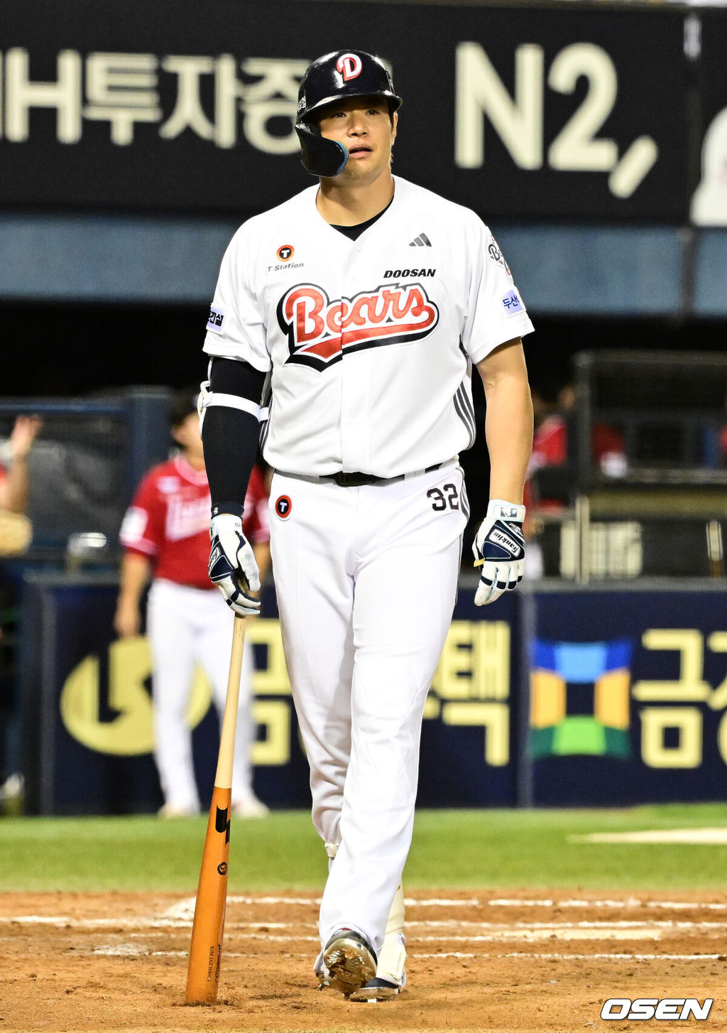 21일 오후 서울 잠실구장에서 2025 신한 SOL Bank KBO리그 두산 베어스와 SSG 랜더스의 경기가 열렸다.이날 두산은 데뷔전을 갖는 신인 투수 최민석을, SSG는 우완 드류 앤더슨을 선발로 내세웠다.6회말 2사 2,3루에서 두산 김재환이 루킹 삼진을 당하며 아쉬워하고 있다. 2025.05.21 /jpnews@osen.co.kr