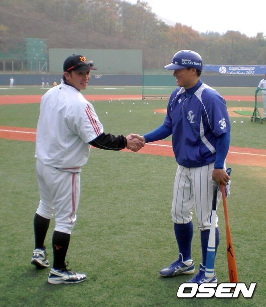 삼성 라이온즈 시절 이승엽과 요미우리 자이언츠 시절 아베 신노스케. /OSEN DB