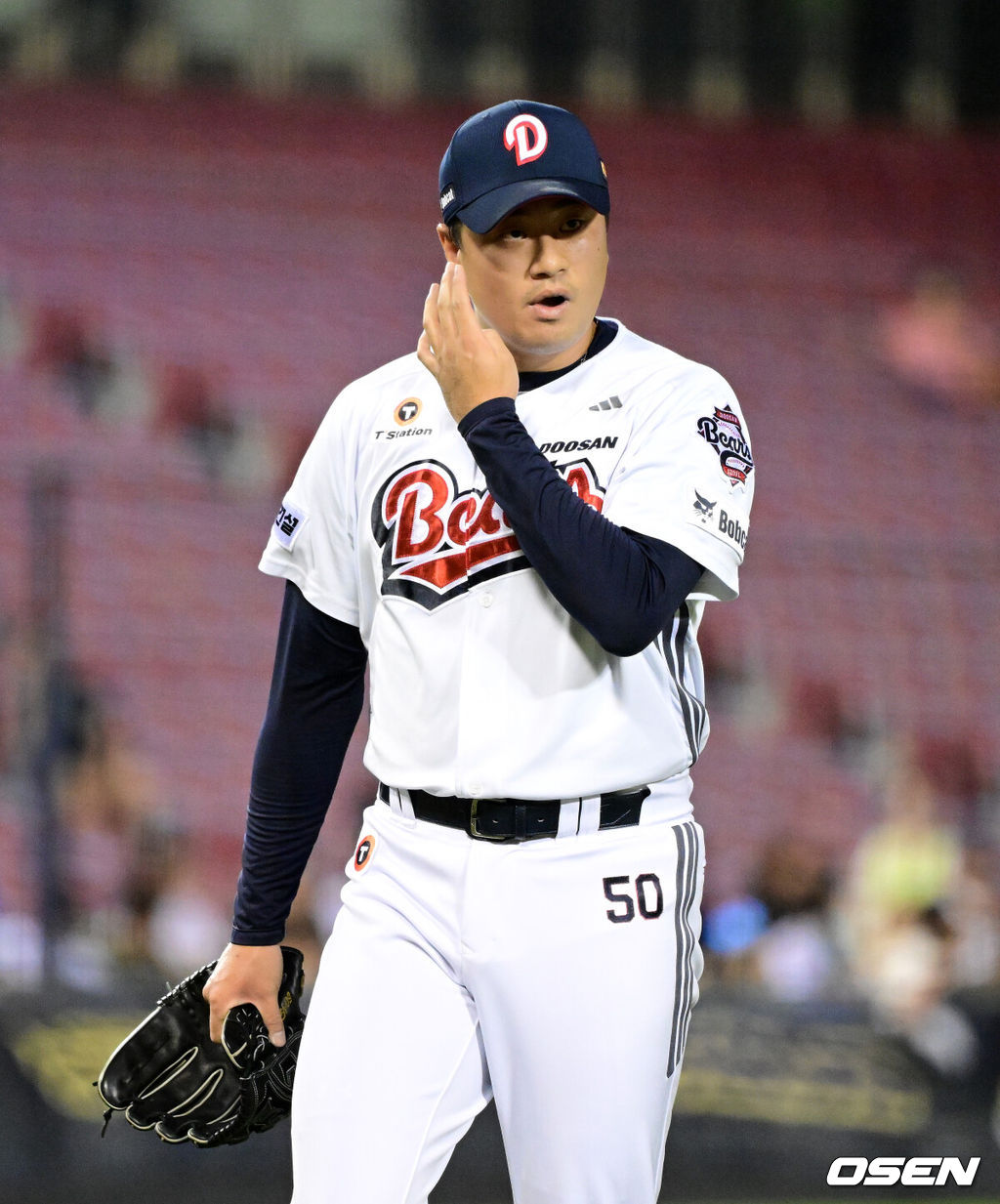 12일 서울 잠실구장에서 ‘2025 신한 SOL Bank KBO리그’ 두산 베어스와 NC 다이노스의 경기가 열렸다.두산은 콜어빈, NC는 김녹원이 선발로 나섰다.5회초 2사 1,3루에서 두산 이영하가 NC 김형준을 삼진 처리하고 있다. 2025.08.12 / jpnews@osen.co.kr