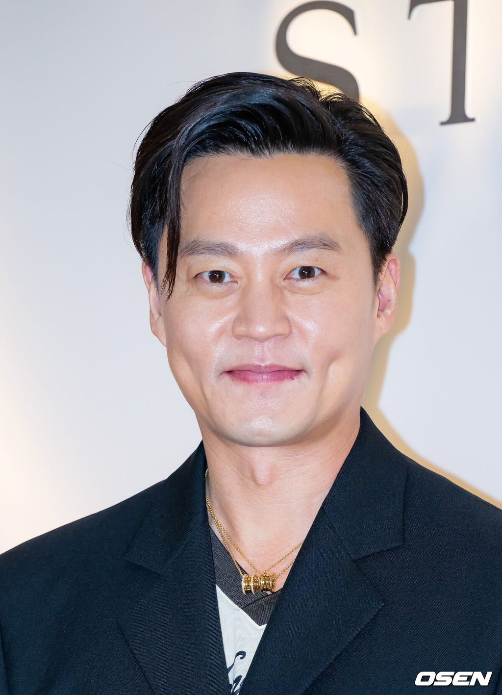 배우 이서진이 14일 오후 서울 광진구 워커힐 호텔 빛의 라운지에서 진행된 럭셔리 주얼리 브랜드 포토콜 행사에 참석했다.배우 이서진이 입장하며 포즈를 취하고 있다. 2024.03.14 / rumi@osen.co.kr