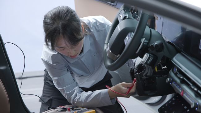 ‘2025 그랜드마스터 인증 평가’에 응시한 엔지니어들이 실기 평가를 치르고 있는 모습.