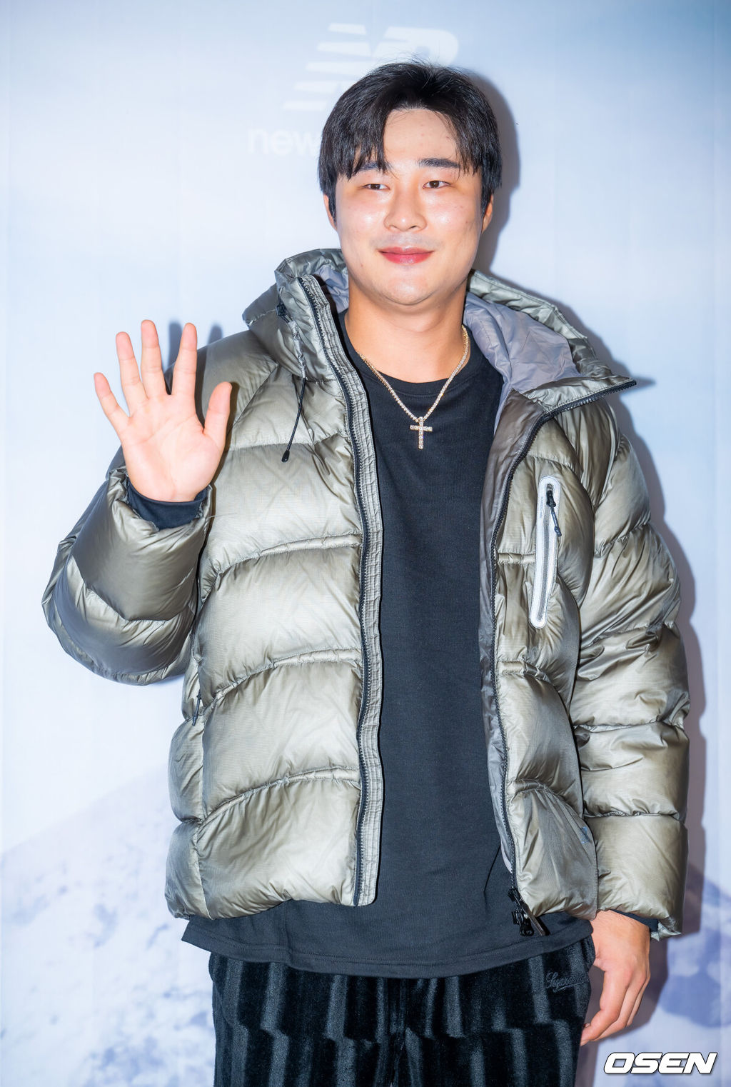 1일 오후 에스파 윈터가 서울 성동구 뉴발란스 성수점에서 진행된 브랜드 포토콜 행사에 참석했다.이날 행사에는 에스파 윈터, 배우 이동휘, 배우 유이, 야구선수 김하성이 참석했다.김하성이 포즈를 취하고 있다. 2025.11.01 /rumi@osen.co.kr