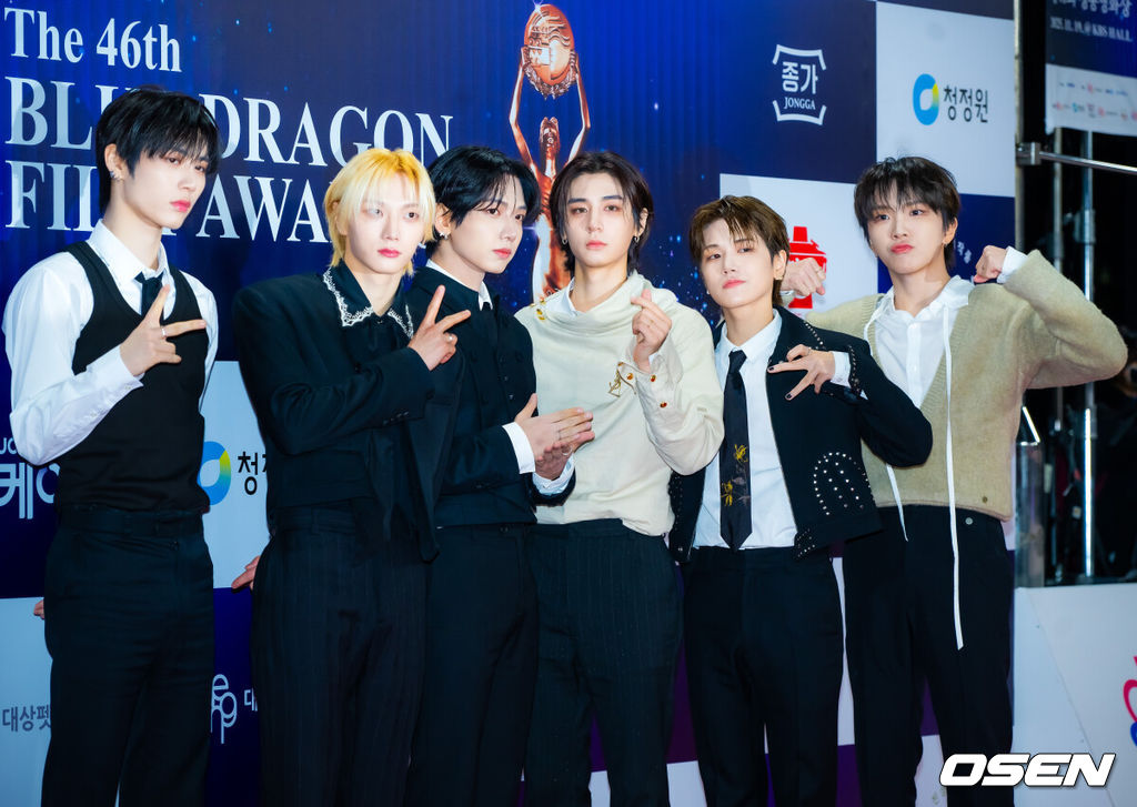 19일 오후 서울 여의도 KBS홀에서 제46회 청룡영화상 시상식 전 레드카펫&포토월 행사가 열렸다.한편 배우 한지민과 이제훈이 공동 MC를 맡은 제46회 청룡영화상 시상식은 KBS2를 통해 생중계된다.그룹 보이넥스트도어가 포토타임을 갖고 있다. 2025.11.19 / rumi@osen.co.kr