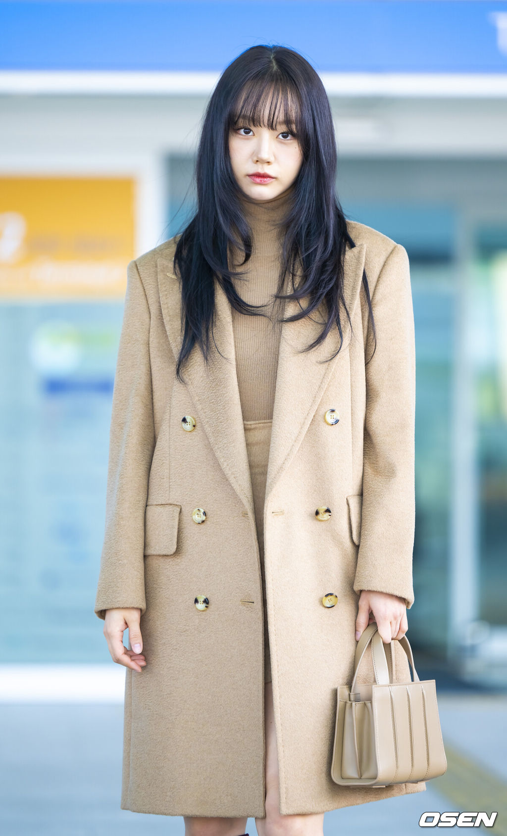 배우 혜리가 5일 오후 인천국제공항을 통해 해외 일정 참석차 대만으로 출국했다. 혜리는 내년 방영 예정인 ENA 새 드라마 ‘그대에게 드림’에서 생계형 리포터 주이재 역으로 시청자들과 만날 예정이다. 또 넷플릭스 예능 ‘미스터리 수사단 시즌2’, 영화 ‘열대야’를 통해 활동을 이어간다.배우 혜리가 출국에 앞서 포즈를 취하고 있다.    2025.11.05 / soul1014@osen.co.kr