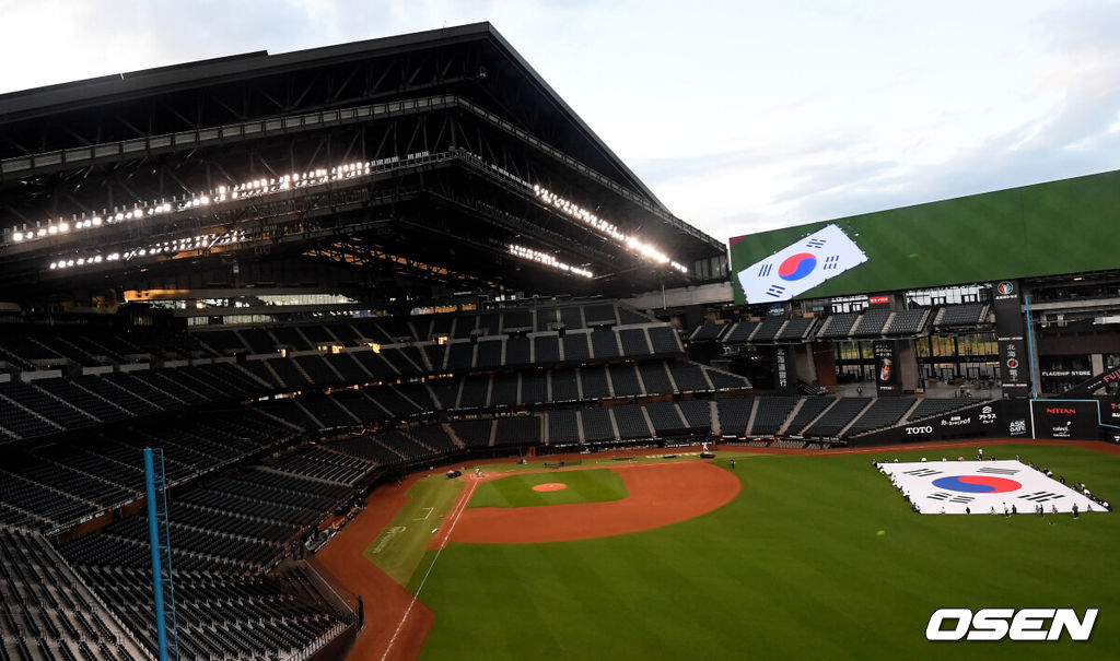 [OSEN=사진팀] 21일 오후 일본 홋카이도 에스콘필드에서 ‘한일 드림 플레이어즈 게임’ 훈련이 진행됐다.'한일 드림 플레이어즈 게임’은 한국과 일본의 프로야구 레전드 선수들이 진검 승부를 겨루는 스페셜 매치로 7월 22일(월) 오후 6시 30분에 에스콘필드 HOKKAIDO에서 펼쳐진다.한일 드림 플레이어즈 게임이 열릴 에스콘필드의 전경. 2024.07.21 / photo@osen.co.kr<사진=사진공동취재단>
