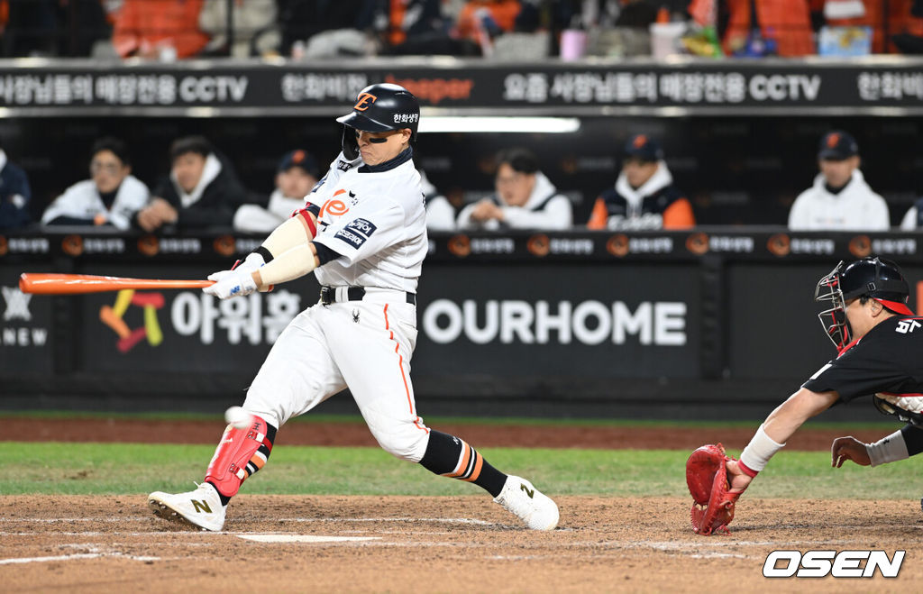 29일 대전 한화생명볼파크에서 2025 신한 SOL Bank KBO리그  한국시리즈 3차전 한화 이글스와 LG 트윈스의 경기가 열렸다.이날 경기에 한화는 폰세를, LG는 손주영을 선발투수로 내세웠다. 5회말 2사 2루 손아섭이 삼진을 당하고 있다. 2025.10.29 /spjj@osen.co.kr