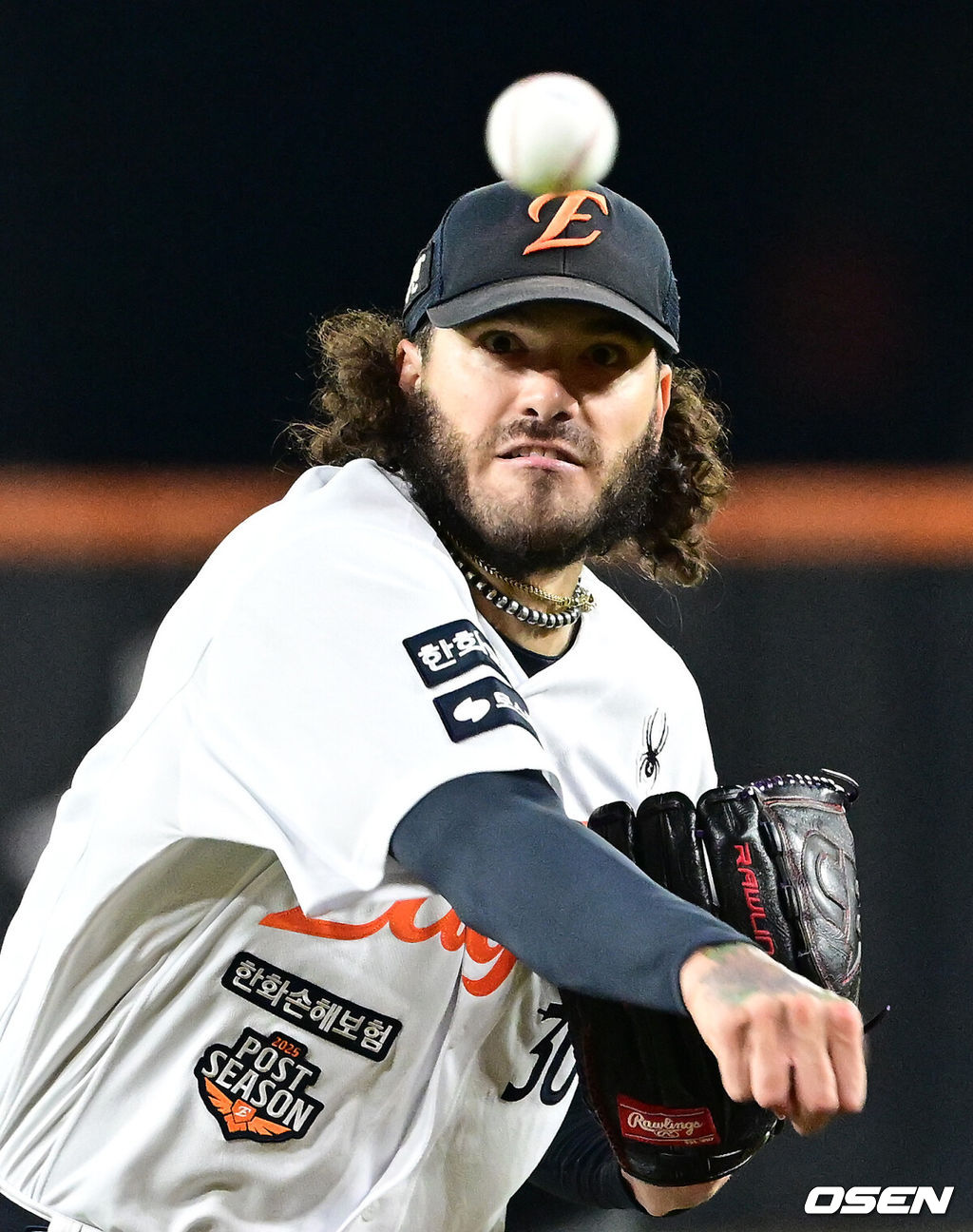 24일 오후 대전 한화생명볼파크에서 2025 신한 SOL Bank KBO리그 포스트시즌 플레이오프 5차전 한화 이글스와 삼성 라이온즈의 경기가 열렸다.한화는 코디 폰세, 삼성은 최원태를 선발 투수로 내세웠다.1회초 무사에서 한화 선발투수 폰세가 역투하고 있다. 2025.10.24 /sunday@osen.co.kr