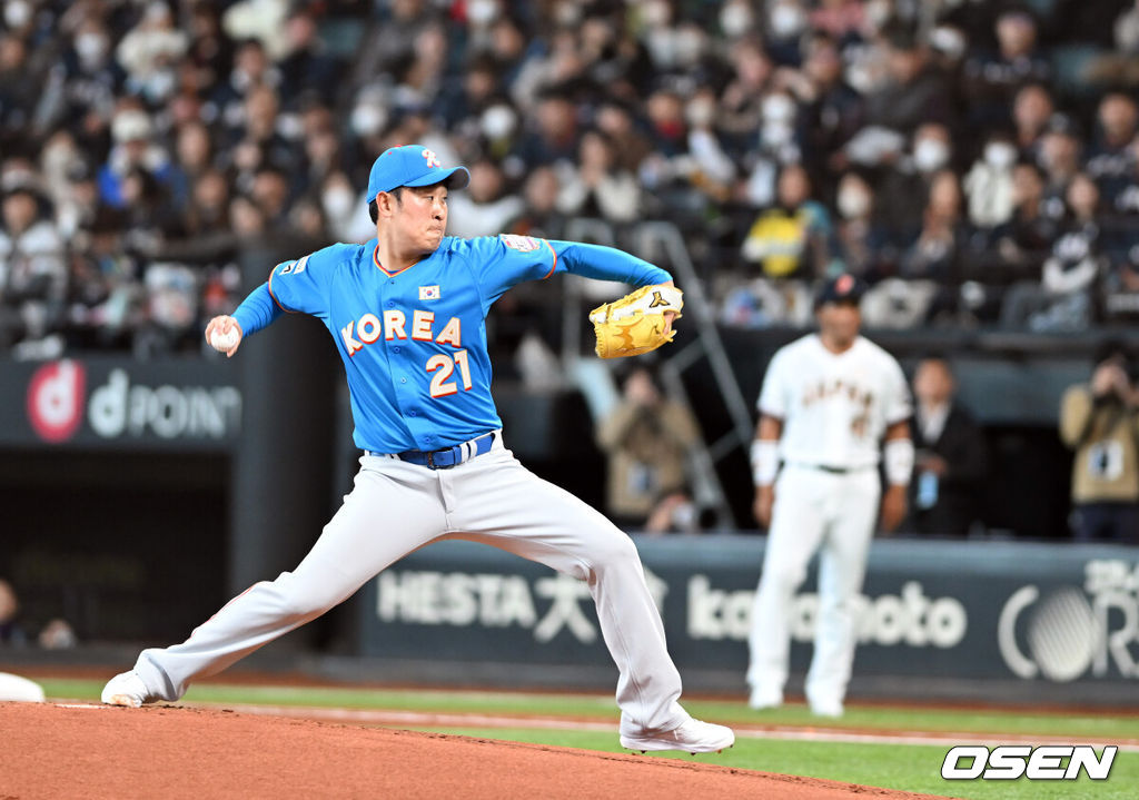 30일 일본 에스콘필드 홋카이도에서 ‘한일 드림 플레이어즈 게임’이 열렸다. 이 게임은 한국과 일본 프로야구를 대표했던 스타들이 총  출동해 양국의 우정을 이어간다.한국 선발 윤석민이 역투하고 있다./spjj@osen.co.kr