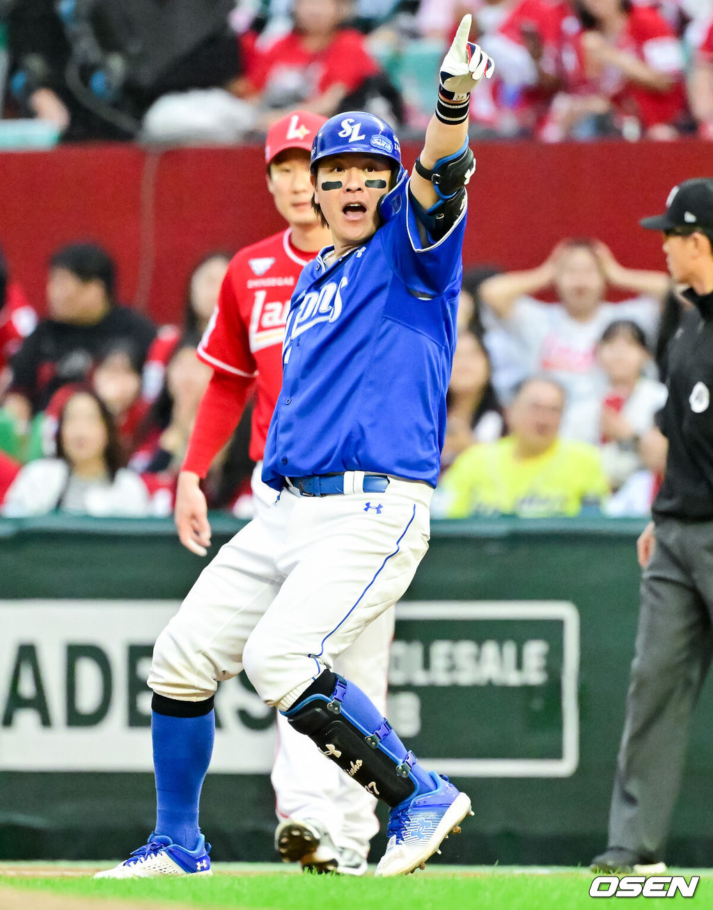 11일 인천 SSG랜더스필드에서 ‘2025 신한 SOL뱅크 KBO리그’ 준플레이오프(5전 3선승제) 2차전 SSG 랜더스와 삼성 라이온즈의 경기가 열렸다.SSG는 김건우, 삼성은 헤르손 가라비토를 선발 투수로 내세웠다.9회초 1사 2루 삼성 강민호가 동점 1타점 적시타를 날린뒤 환호하고 있다.    2025.10.11 / soul1014@osen.co.kr