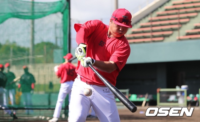 한준수가 오키나와 마무리캠프에서 타격을 하고 있다. /KIA 타이거즈 제공
