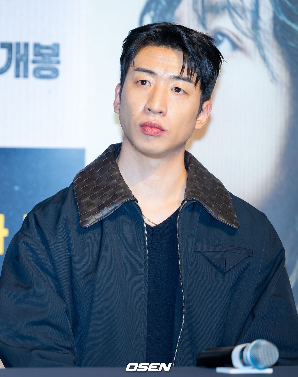 1일 오후 서울 롯데시네마 월드타워에서 영화 '콘크리트 마켓' 언론배급 시사회 및 간담회가 열렸다.영화 '콘크리트 마켓'(감독 홍기원)은 대지진 이후 유일하게 남은 아파트에 물건을 사고파는 황궁마켓이 자리잡고, 생존을 위해 각자의 방식으로 거래를 시작하며 벌어지는 이야기.배우 유수빈이 기자간담회에서 생각에 잠겨 있다. 2025.12.01 /rumi@osen.co.kr