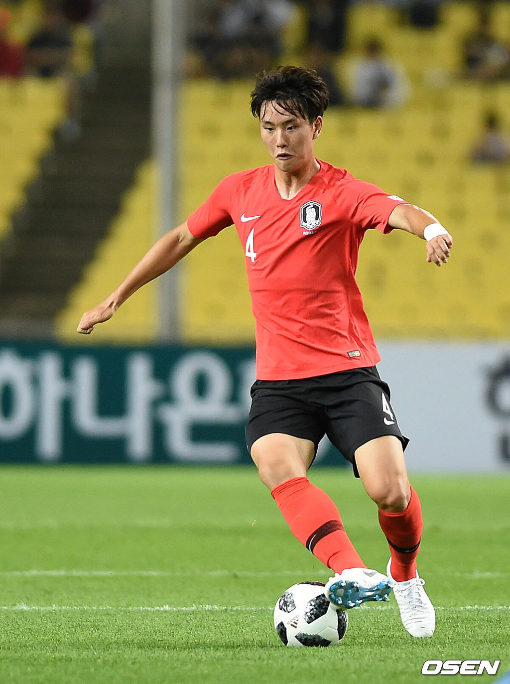 신태용 감독이 이끄는 한국이 28일 대구스타디움에서 열린 온두라스와 평가전서 손흥민-문선민의 연속골에 힘입어 2-0으로 승리했다.전반 한국 정승현이 드리블을 하고 있다. /jpnews@osen.co.kr