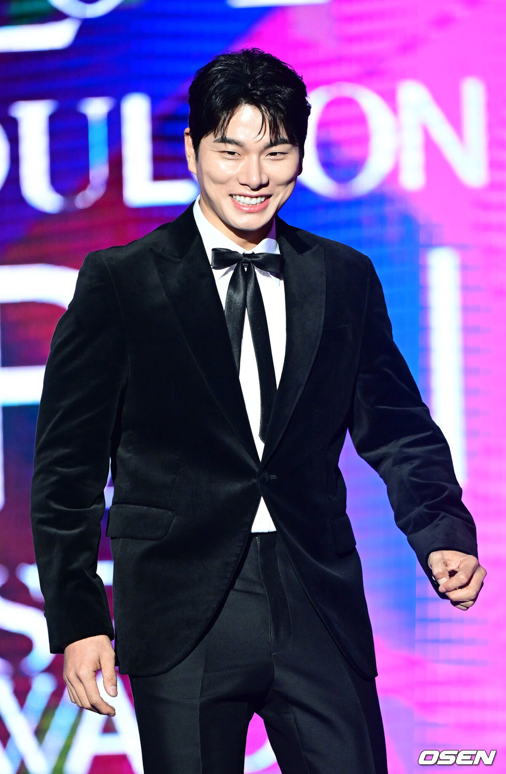 28일 오후 서울 동대문 DDP에서 ‘2024 SEOULCON APAN STAR AWARDS’ 시상식이 열렸다.올해 10주년을 맞이한 이번 시상식은 지상파, OTT 등 전 채널을 아우른다.배우 이이경이 포토타임을 하고 있다. 2024.12.28 / dreamer@osen.co.kr