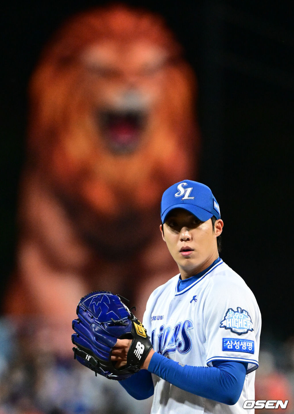22일 대구 삼성라이온즈파크에서 2025 신한 SOL Bank KBO리그 포스트시즌 플레이오프 4차전 삼성 라이온즈와 한화 이글스의 경기가 열렸다.홈팀 삼성은 원태인, 방문팀 한화는 정우주를 선발로 내세웠다.1회초 삼성 원태인이 투구를 준비하고 있다. 2025.10.22 /cej@osen.co.kr