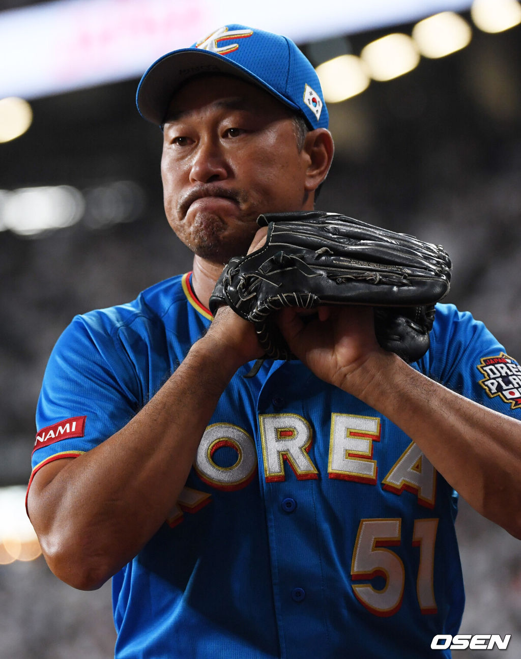 [OSEN=사진팀] 22일 오후 일본 홋카이도 에스콘필드에서 ‘한일 드림 플레이어즈' 경기가 열렸다.'한일 드림 플레이어즈 게임’은 한국과 일본의 프로야구 레전드 선수들이 진검 승부를 겨루는 스페셜 매치로 7월 22일(월) 오후 6시 30분에 에스콘필드 HOKKAIDO에서 펼쳐졌다.대한민국 봉중근이 몸을 풀고 있다. 2024.07.22 / photo@osen.co.kr<사진=사진공동취재단>