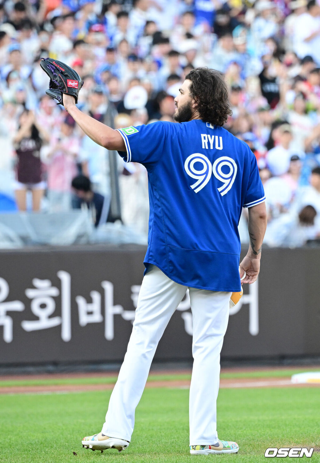 12일 오후 대전 한화생명볼파크에서 ‘2025 신한 SOL Bank KBO리그’ 올스타전이 열렸다.KBO 올스타전 경기는 드림 올스타와 나눔올스타 대표로 나선 총 30명의 선수가 치열한 승부를 펼친다.나눔 올스타 선발 한화 폰세가 류현진의 메이저리그 시절 유니폼을 입고 공을 던지고 있다. 2025.07.12 / dreamer@osen.co.kr