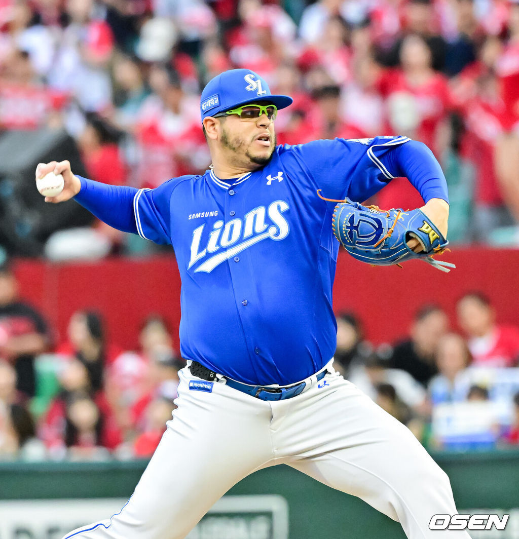 11일 인천 SSG랜더스필드에서 ‘2025 신한 SOL뱅크 KBO리그’ 준플레이오프(5전 3선승제) 2차전 SSG 랜더스와 삼성 라이온즈의 경기가 열렸다.SSG는 김건우, 삼성은 헤르손 가라비토를 선발 투수로 내세웠다.9회말 삼성 후라도가 역투하고 있다  2025.10.11 / soul1014@osen.co.kr