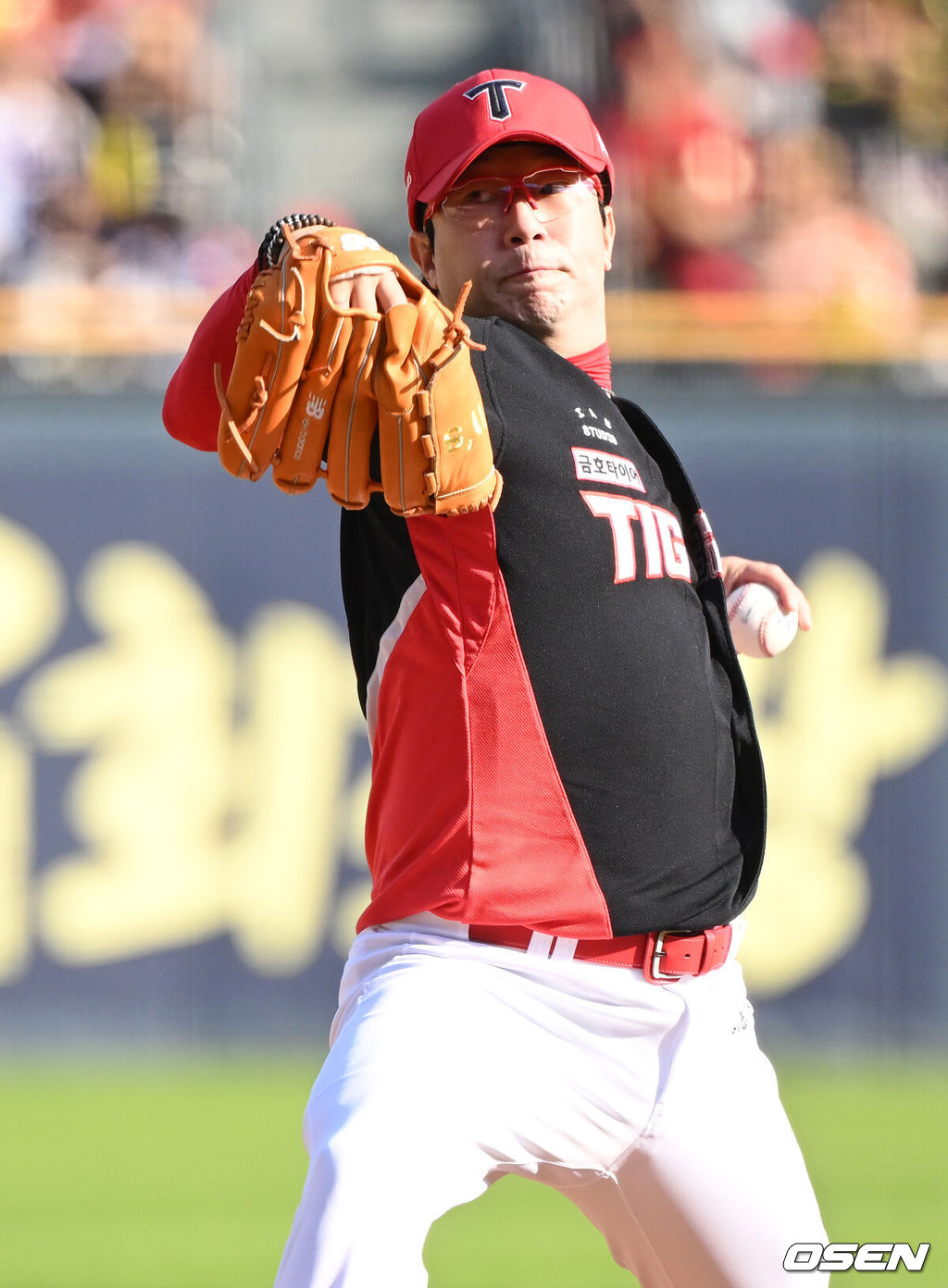 3일 오후 서울 잠실야구장에서 2025 신한 SOL Bank KBO리그 두산 베어스와 KIA 타이거즈의 경기가 열렸다.두산은 곽빈, KIA는 양현종을 선발 투수로 내세웠다.1회말 무사에서 KIA 선발투수 양현종이 역투하고 있다. 2025.06.03 /sunday@osen.co.kr