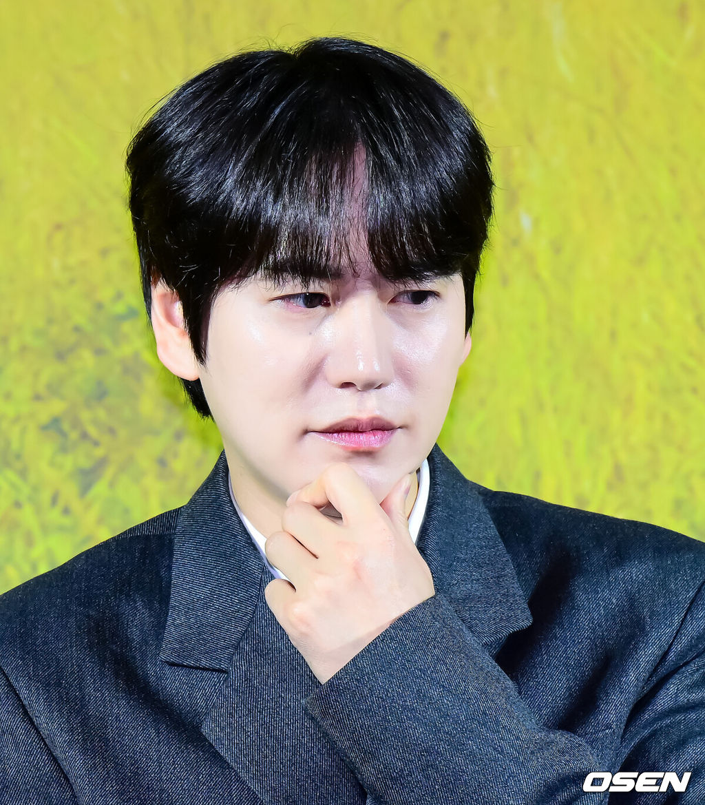 25일 오전 서울 용산구 용산 CGV에서 넷플릭스(Netflix) 예능 '케냐 간 세끼' 제작발표회가 열렸다.오는 25일(화) 첫 공개되는 '케냐 간 세끼'는 믿고 보는 웃음 메이커 3인방 이수근, 은지원, 규현의 우당탕탕 아프리카 여행기다. 케냐의 광활한 대자연과 하나 된 세끼 형제들의 좌충우돌 사파리 접수 여행이 싱싱한 날것의 웃음을 선사한다. 예능계 ‘히트 메이커’로 통하는 나영석 사단이 넷플릭스에서 처음 선보이는 작품으로, 나영석 PD와 김예슬 PD가 공동 연출을 맡아 기대를 뜨겁게 달구고 있다.규현이 간담회를 하고 있다. 2025.11.25 /jpnews@osen.co.kr