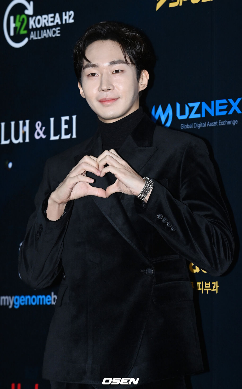 19일 오후 서울 강남구 SETEC 제2전시장에서 제16회 아시아 모델 어워즈 포토월 행사가 열렸다.영화배우 무진성이 포토월에서 포즈를 취하고 있다. 21.12.19 /rumi@osen.co.kr