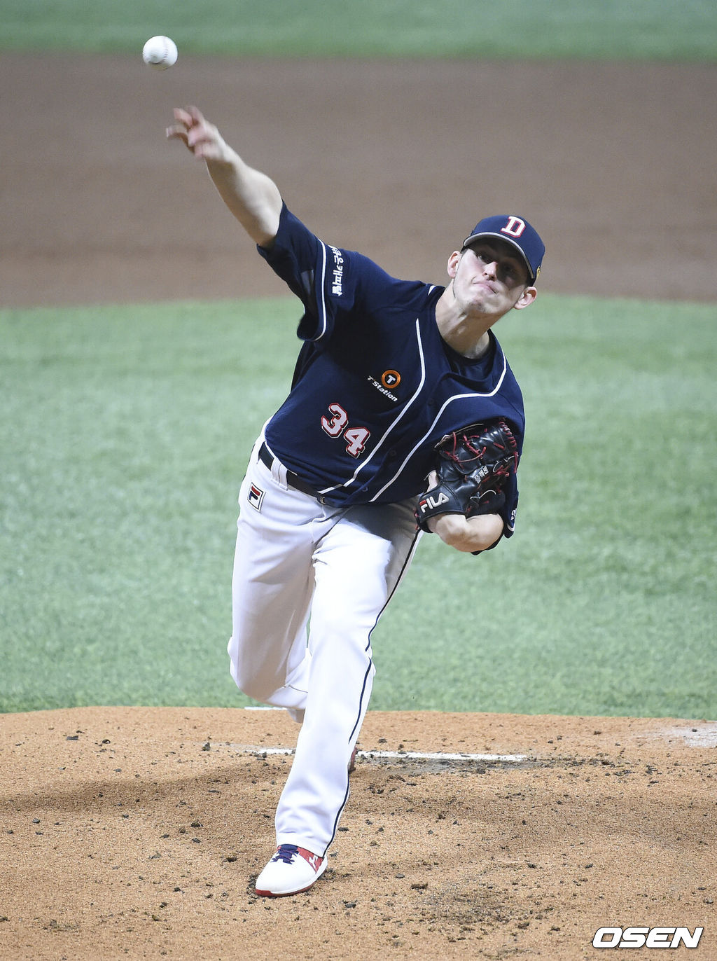 18일 서울 고척스카이돔에서 ‘2020 신한은행 SOL KBO리그’ 포스트시즌 NC 다이노스와 두산 베어스의 한국시리즈 2차전이 진행됐다.1회말 두산 선발투수 플렉센이 역투하고 있다./ soul1014@osen.co.kr