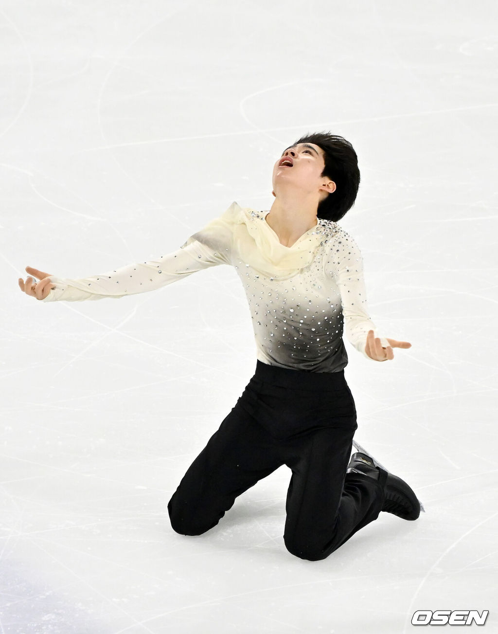 30일 오후 서울 양천구 목동아이스링크장에서 ‘2025 KB금융 전국남녀 피겨스케이팅 회장배 랭킹대회’가 열렸다.이번 대회는 2026 ISU 사대륙 피겨스케이팅 선수권대회 파견선수 선발전과 2026 밀라노 코르티나 동계올림픽대회 1차 선발전, 2025/27 국가대표 1차 선발전으로 진행된다. 남자 시니어 프리 프로그램 부문 서민규가 멋진 연기를 펼치고 있다. 2025.11.30 / rumi@osen.co.kr