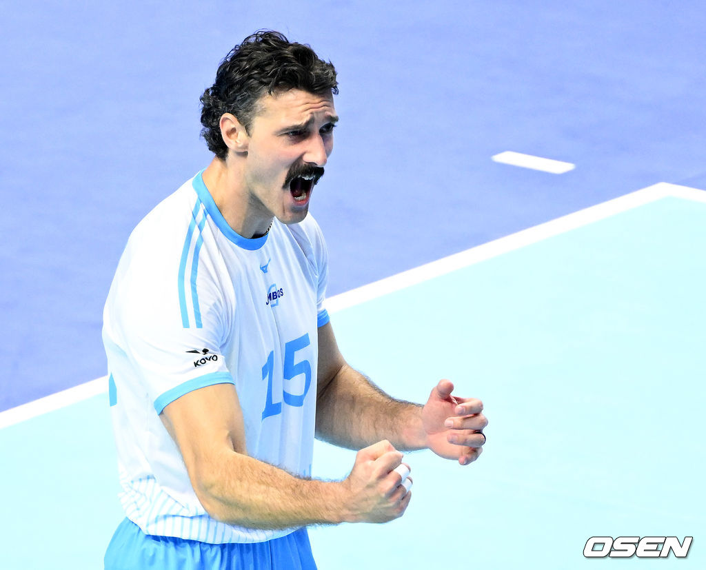 서브 득점에 뜨거운 환호