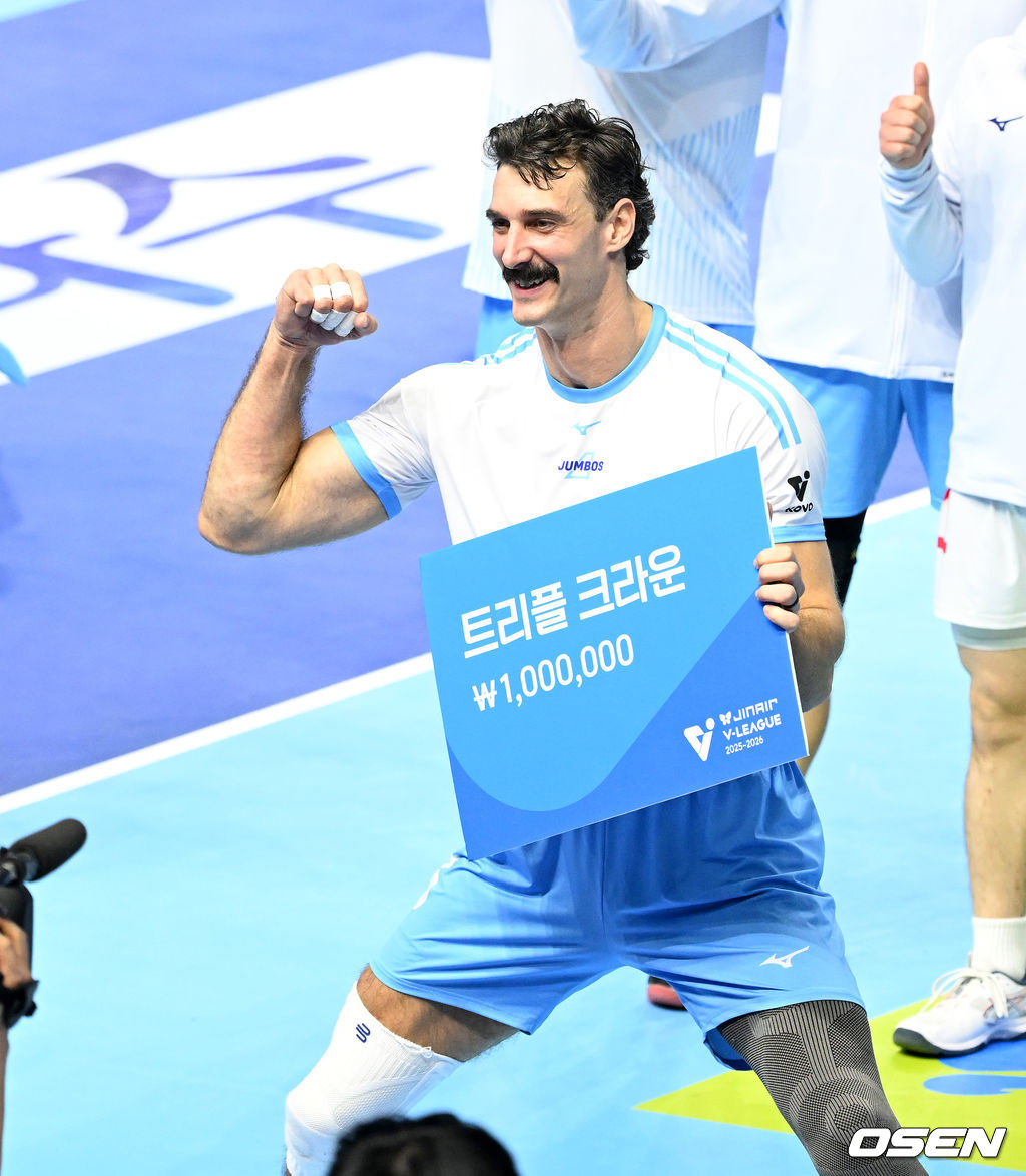 경기 후에는 트리플크라운 세리머니