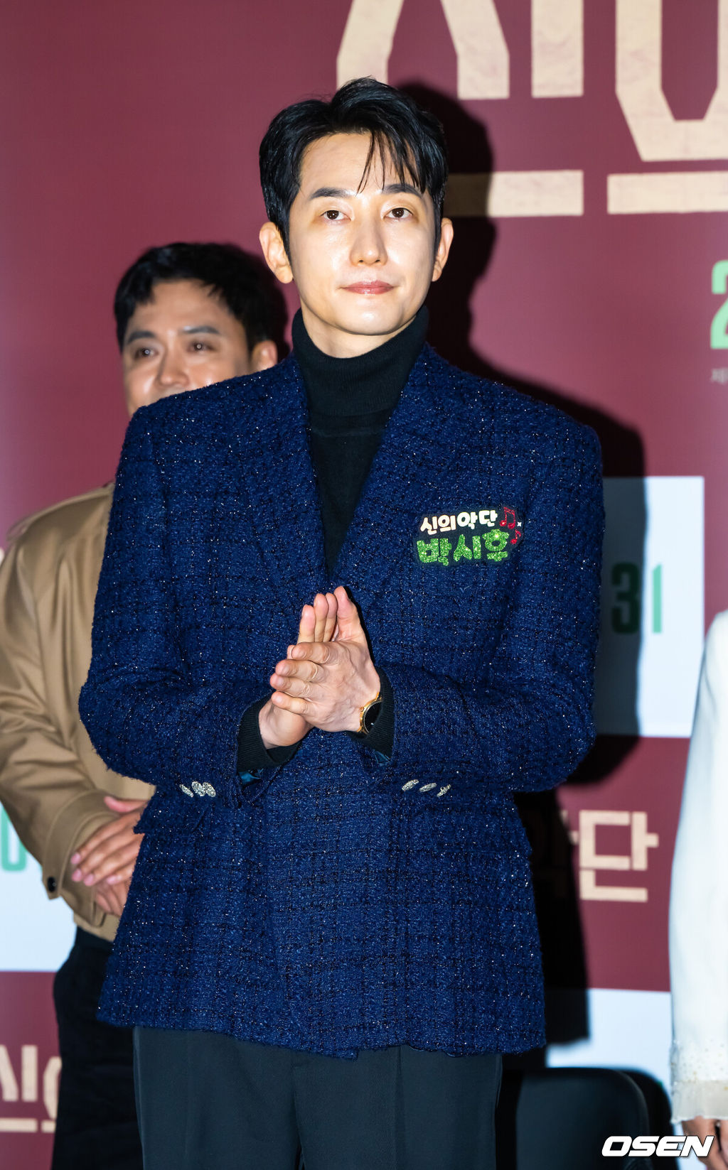 8일 오전 서울 용산아이파크몰 내 용산 CGV에서 영화 '신의 악단' 제작보고회가 진행됐다.‘신의악단’은 북한에 외화벌이를 위해 가짜 찬양단이 창설되며 벌어지는 이야기를 그린 작품으로 이날 제작보고회에는 김형협 감독과 배우 박시후, 정진운, 태항호, 장지건, 한정완, 문경민, 고혜진, 최선자, 서동원, 강승완, 신한결이 참석했다. 배우 박시후가 인사를 하고 있다. 2025.12.08 / soul1014@osen.co.kr