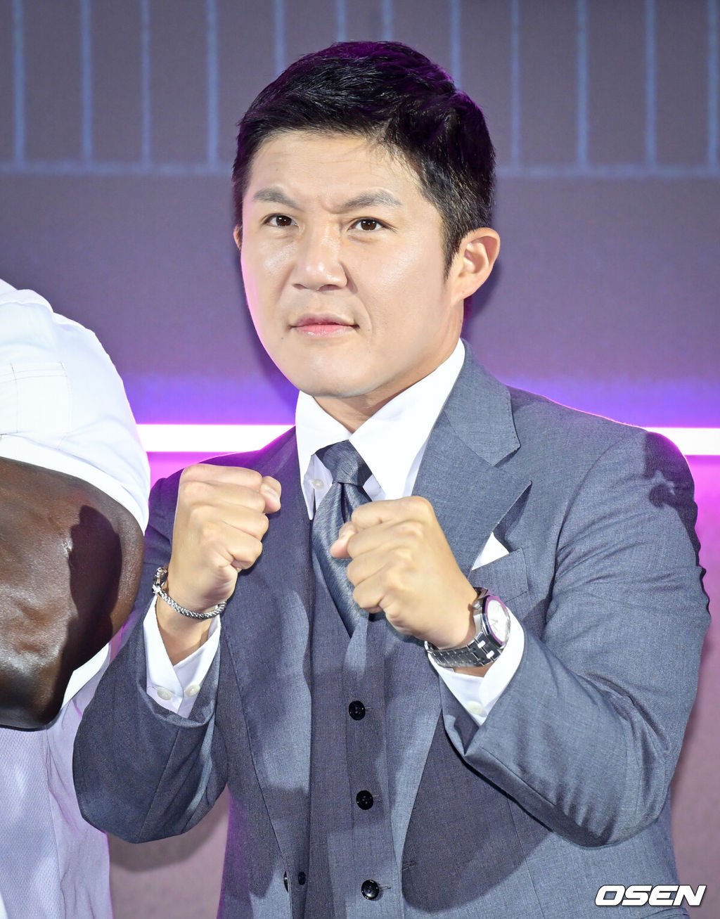 ’넷플릭스(Netflix) 예능 ‘좀비버스: 뉴 블러드’ 제작발표회가 14일 서울 용산구 CGV용산아이파크몰에서 열렸다.이날 제작발표회에는 박진경 PD, 문상돈 PD, 노홍철, 이시영, 조세호, 태연, 육성재, 딘딘, 코드 쿤스트, 권은비, 파트리샤, 김선태, 안드레 러시가 참석했다.조세호가 포즈를 취하고 있다. 2024.11.14 /cej@osen.co.kr