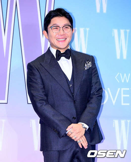 [OSEN=지형준 기자] 15일 서울 종로구 당주동 포시즌스 호텔 서울에서 더블유 코리아 제20회 유방암 인식 향상 캠페인 자선 포토 행사가 열렸다.이날 TXT 수빈, 고수, 고현정, 공명, 그레이, 김민하, 김세정, 김영광, 김영대, 김지석, 노상현, 노정의, 덱스, 르세라핌(채원, 카즈하), 몬스타엑스(형원, 셔누), 문소리, 바밍타이거, 박규영, 박은빈, 박재범, 방탄소년단 RM, 제이홉, 뷔, 변우석, 수현, 스트레이키즈(방찬, 승민), 아이들(미연, 민니, 소연, 슈화, 우기), 아이브 레이, 안유진, 장원영, 아일릿(윤아, 모카, 민주, 원희, 이로하), 에스파(카리나, 윈터, 지젤, 닝닝), 엔믹스(해원, 설윤), 엔하이픈(성훈, 제이크), 엔하이픈(정원), 엘리스, 올데이프로젝트(애니, 타잔, 베일리, 영서, 우찬), 우원재, 원지안, 이동휘, 이민호, 이수지, 이수혁, 이영애, 이유미, 이준혁, 이준호, 이채민, 임수정, 임지연, 있지(예지, 유나), 장윤주, 전소니, 전소미, 전여빈, 정려원, 정해인, 조유리, 추영우, 코드쿤스트, 크리스탈, 키키(지유, 이솔, 수이, 하음, 키야), 태양, 하정우, 화사, 효연 등이 참석했다.조세호가 포즈를 취하고 있다. 2025.10.15. /jpnews@osen.co.kr