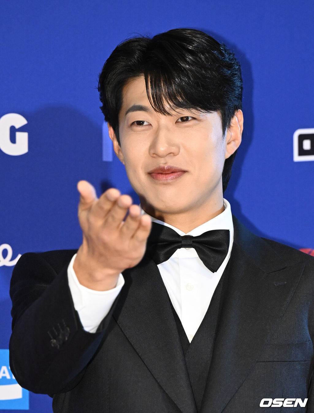 9일 오후 서울 송파구 잠실동 롯데호텔 월드에서 2025 신한은행 SOL 뱅크 KBO 골든글러브 시상식이 열렸다.KBO 골든글러브 시상식은 포지션별 최고의 선수를 가리는 자리로 올 시즌의 대미를 장식하는 자리다. 키움 송성문이 포즈를 취하고 있다. 2025.12.09 /cej@osen.co.kr